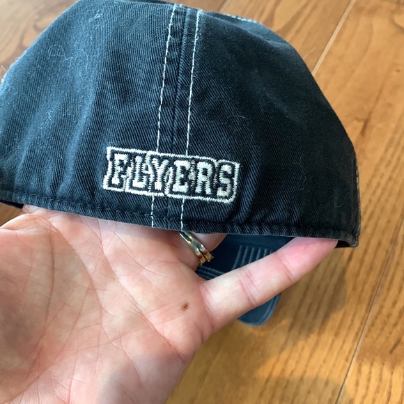 Flyers hat - Picture 3 of 6